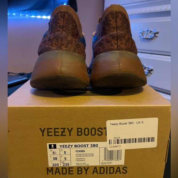 Yeezys boost 380 azure size 5.5 women’s - Picture 4 of 5